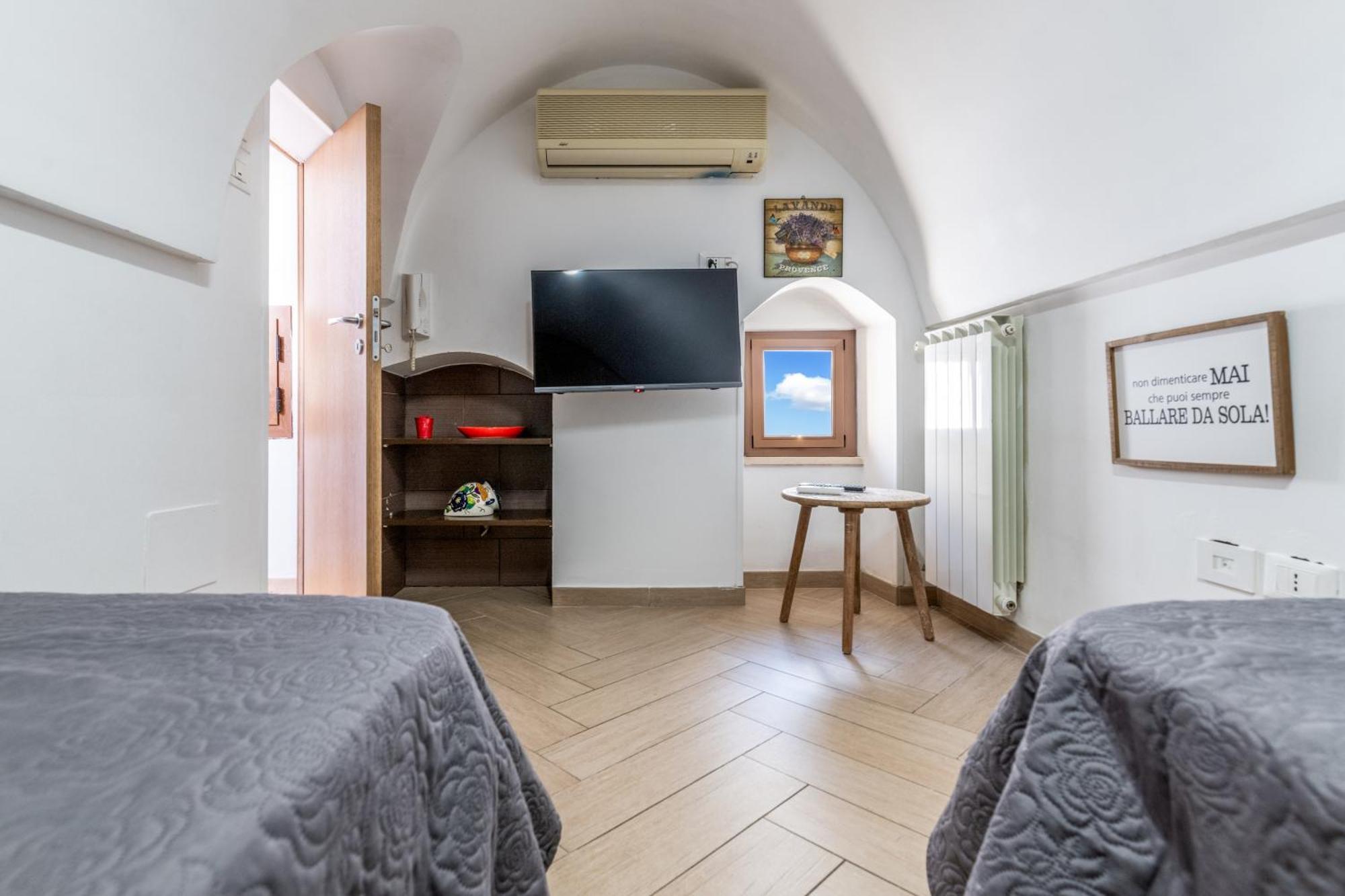 White Stone Flats & Studios Ostuni Rum bild